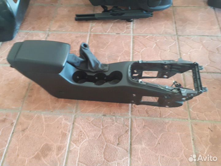 Подлокотник Opel Astra J