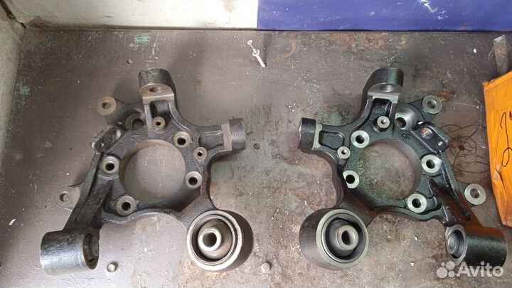 Кулак поворотный задней правый/левый pajero 3