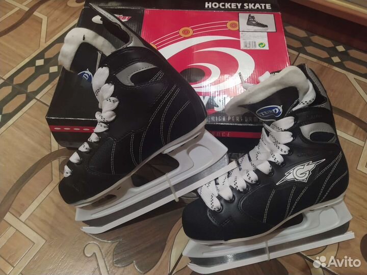 Коньки хоккейные