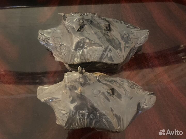 Тормозные колодки новые комплект