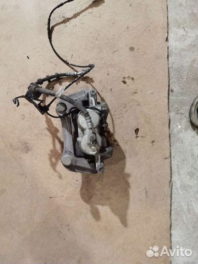 Суппорт левый Land Rover Range Rover Evoque 2020