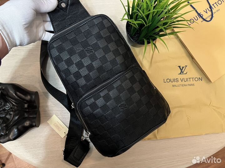 Сумка нагрудная Louis Vuitton кожаная