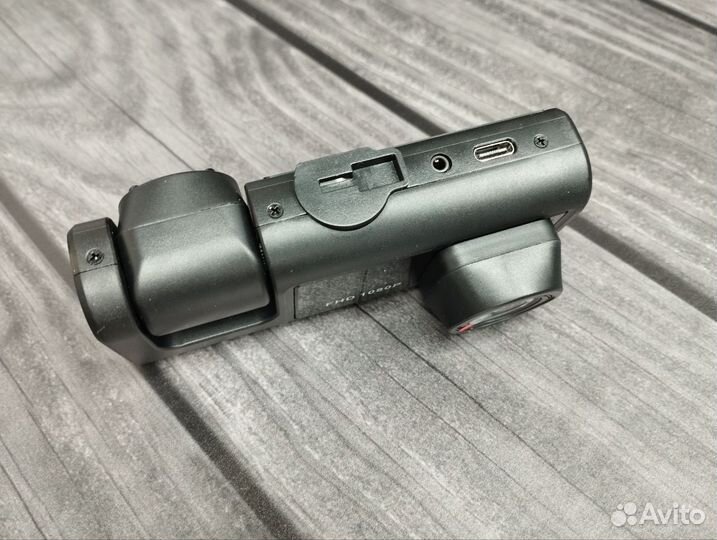 Видеорегистратор с 3 камерами