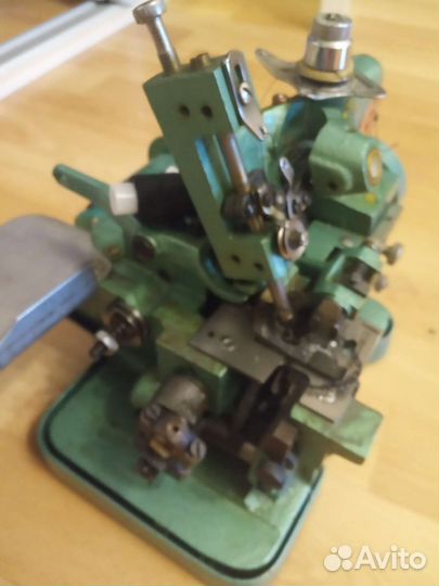 Швейная машинка с оверлоком