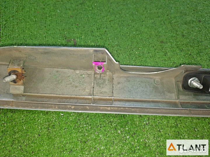 Обшивка двери багажника toyota corolla rumion