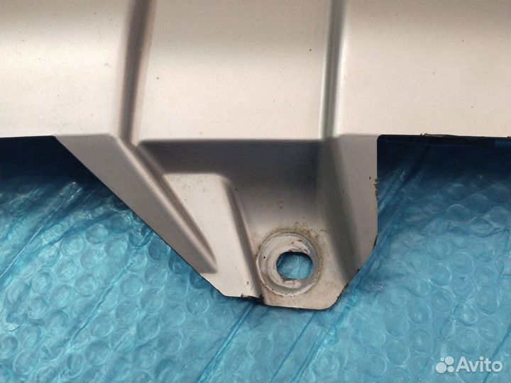 Спойлер переднего бампера Ленд Крузер 200