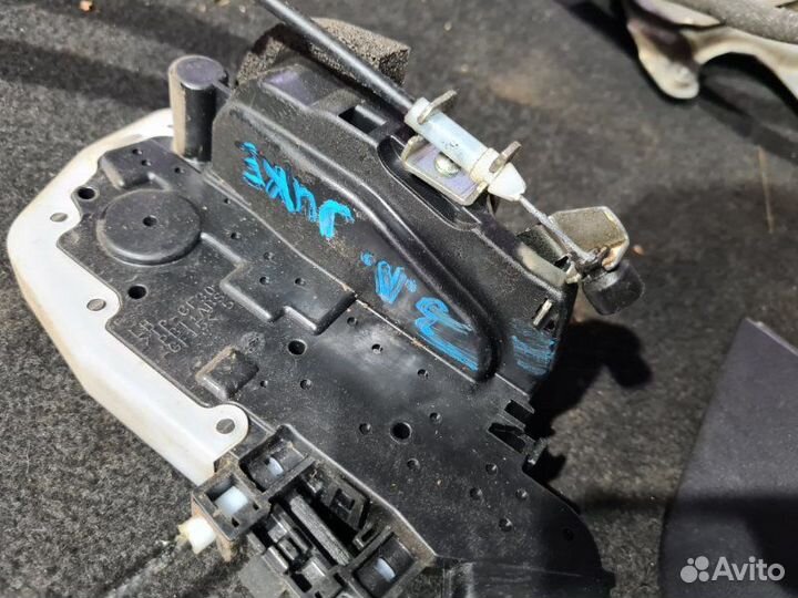 Замок боковой двери задний Nissan Juke F15 1.6 DDT