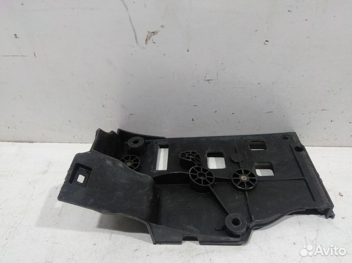 Крепление АКБ ) Ленд Ровер Дискавери 3