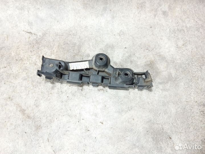 Кронштейн левый переднего бампера Рено Логан 2