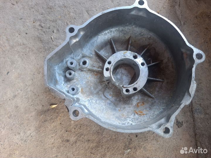 Левая крышка двигателя Yamaha fzr 400rr