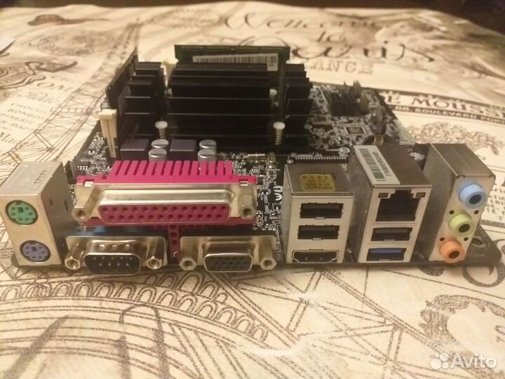 Материнская плата с процессором и памятью