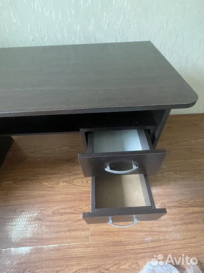 Компьютерный стул (парта) бу, состояние нового