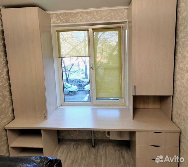 Рабочая зона в углу у окна