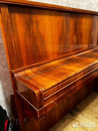 Фортепиано Красный октябрь