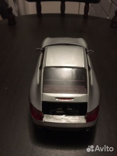 Porsche Carrera 911 (1997) 1:24