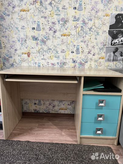 Письменный стол