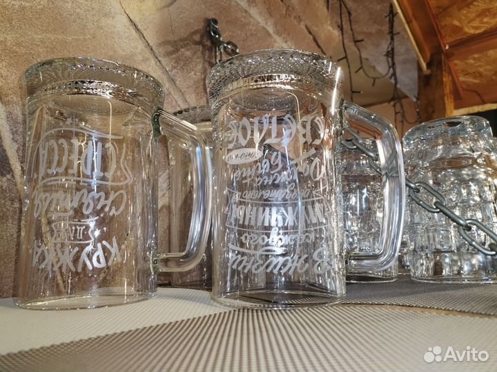 Стаканы и кружки под пиво