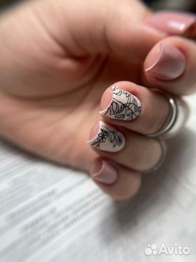 Модель на маникюр с покрытием гель лак