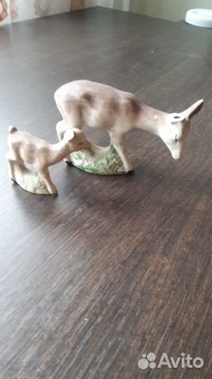 Статуэтки фарфоровые олень и олененок(с дефектом )