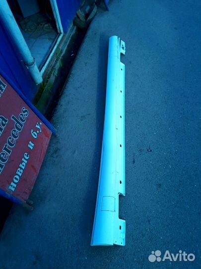 Порог пластиковый правый на мерседес W212 AMG