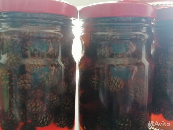 Варенье из сосновых шишек, чёрной смородины