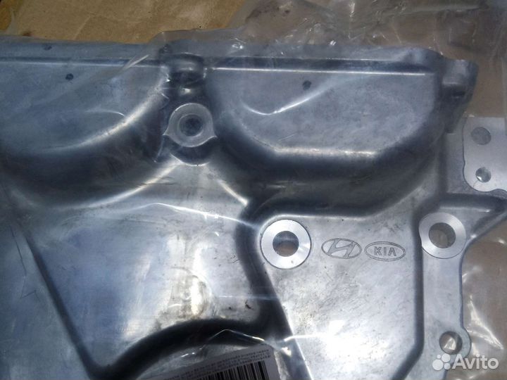 Крышка с насосом Kia Hyundai 213502B701