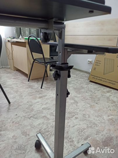 Столик для проектора