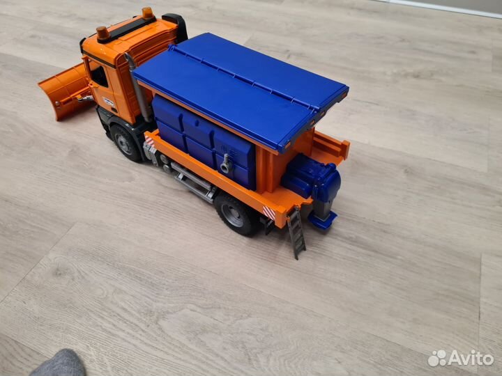 Снегоуборочная машина bruder