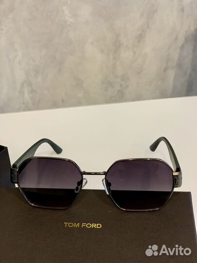 Солнцезащитные очки Tom Ford