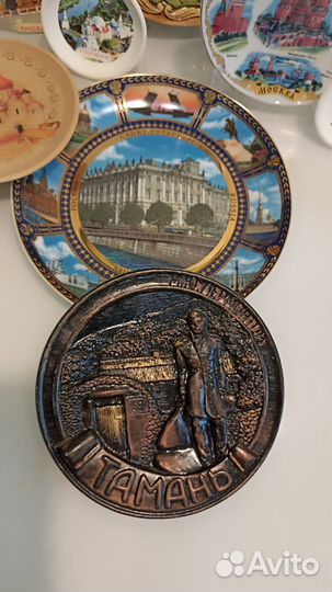 Сувенирные тарелки новые Листайте все фото