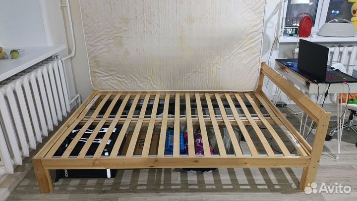 Кровать с матрасом 140 200