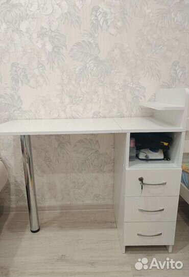 Стол для маникюра складной