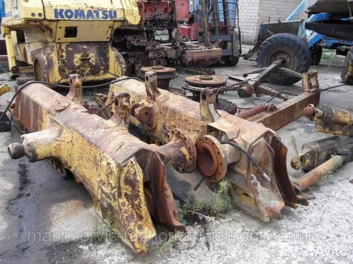 В разборе Коматсу Komatsu