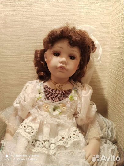 Кукла фарфоровая