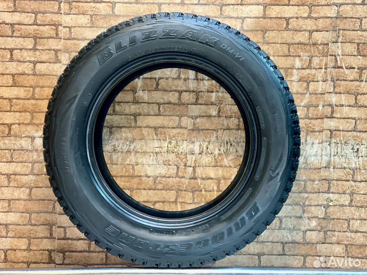 Bridgestone Blizzak DM-V1 225/65 R17