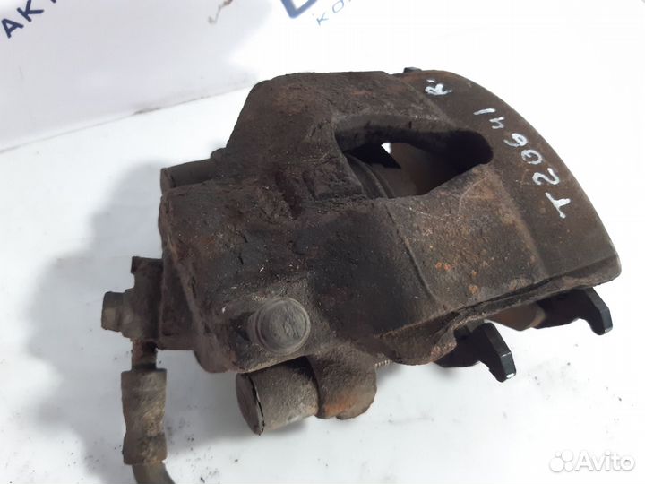 Суппорт передний правый Skoda Octavia A5 1.9 TDI