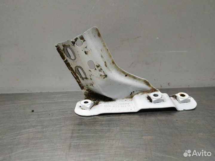 Кронштейн крыла передний левый Volkswagen Polo 602