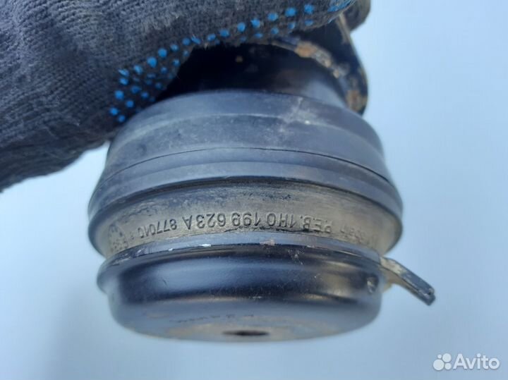 Опора двигателя правая Volkswagen Polo Classic