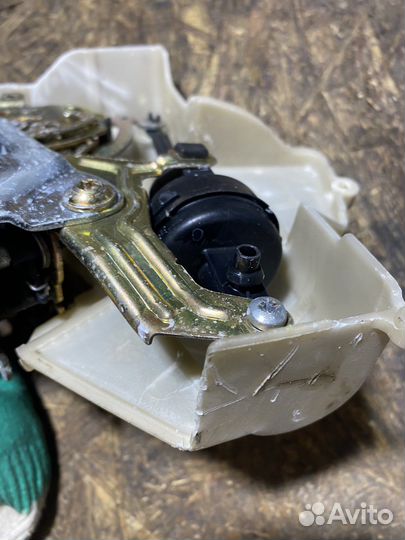 Замок двери задний левый mercedes benz w202