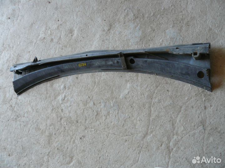 Решетка стеклоочистителей Ford Fiesta 2008г