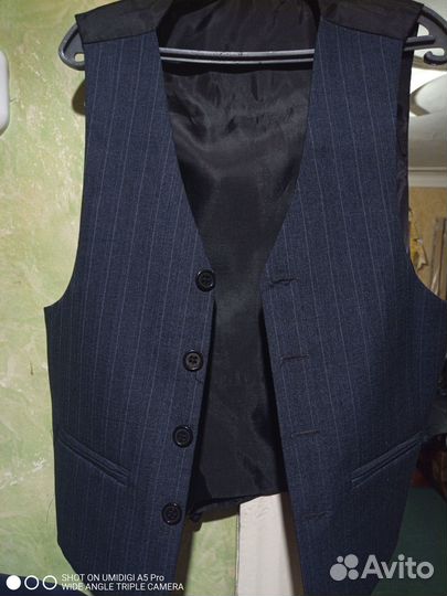 Жилет на мальчика серый в полоску, р 140