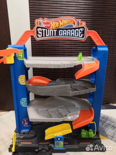 Stunt garage hot wheels