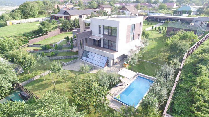 Коттедж 450 м² на участке 30 сот.