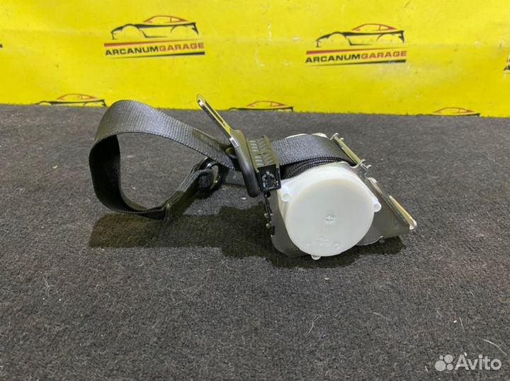 Ремень безопасности задний Mercedes 204 W204