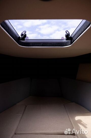 Voyager 800 cabin inboard