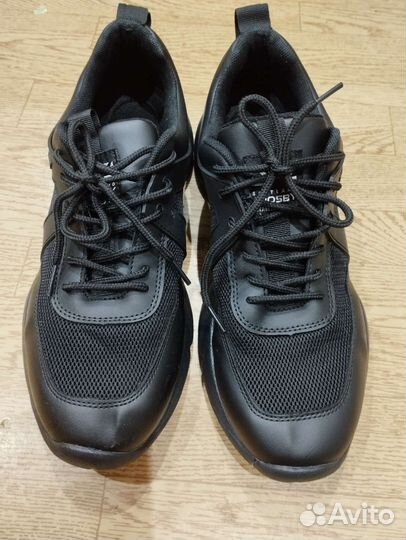 Кроссовки женские