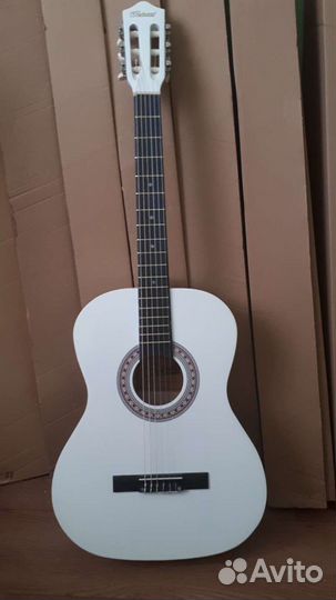 Гитара белая. Новая