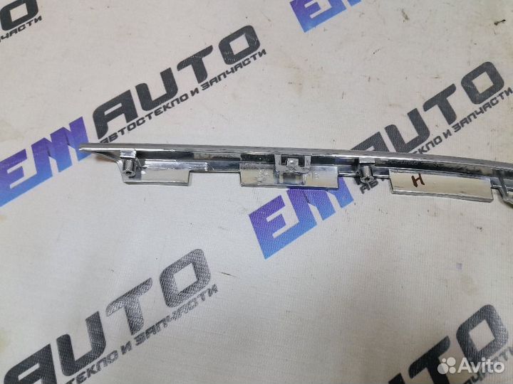 Молдинг решетки радиатора левый Хендай Туксон 3