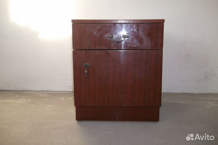 Тумба прикроватная, полированная