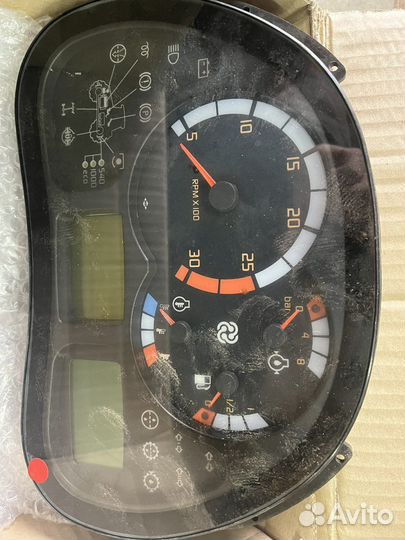 Приборная панель на трактор 2.8339.261.0/20